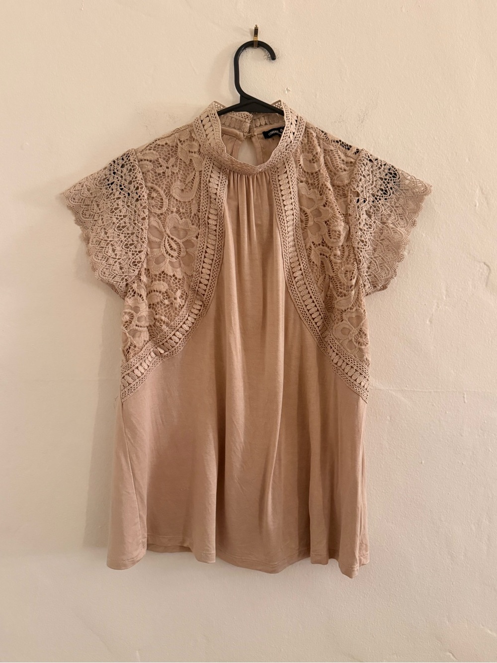 Cable & Gauge Crochet Lace Yoke Short Sleeve Top in Beige